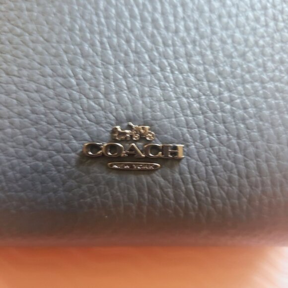 Coach x Peanuts Snap Wallet with Snoopy Ski Motif NWT - Picture 7 of 15